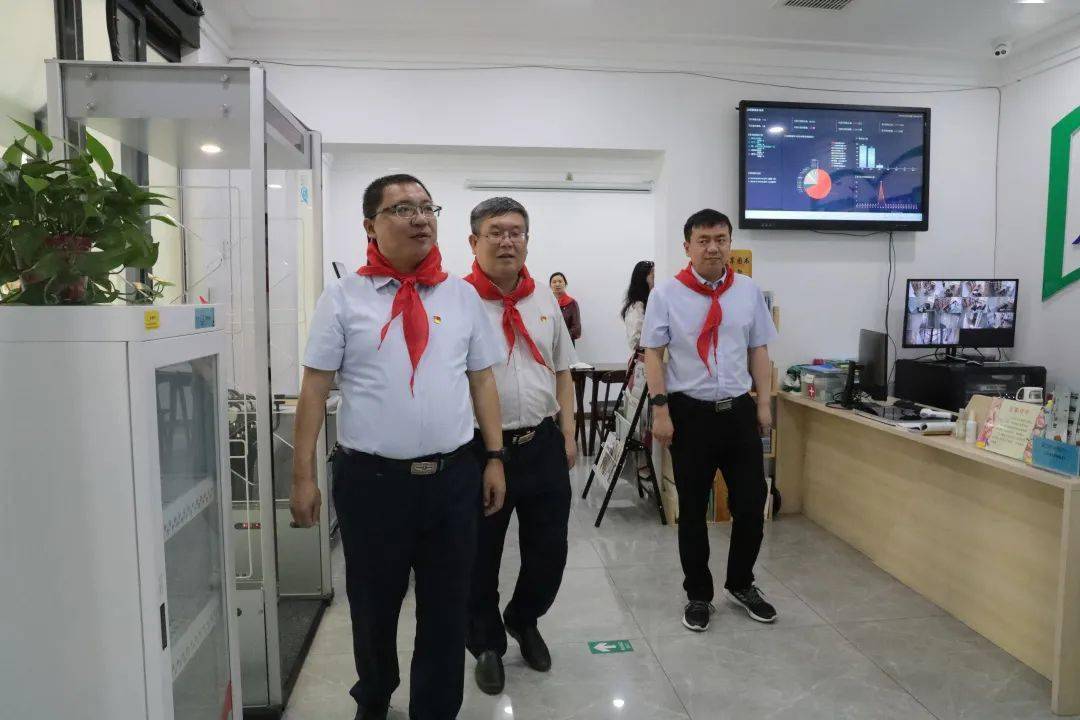 涧西区委副书记,区长王烨一行到东升二中进行"六一"慰问并调研_教育