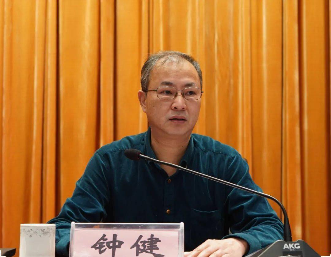 政法委书记专访荔浦市委常委政法委书记钟健谈教育整顿