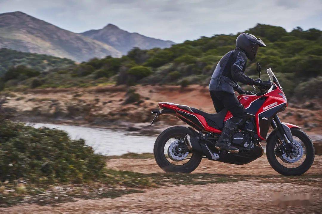 45880元起摩托莫里尼650advxcape发布
