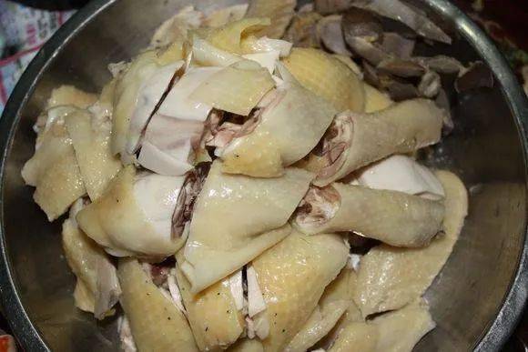 只要你说自己是广东人,别人就会问,诶诶诶,你们那是不是餐餐吃果子狸