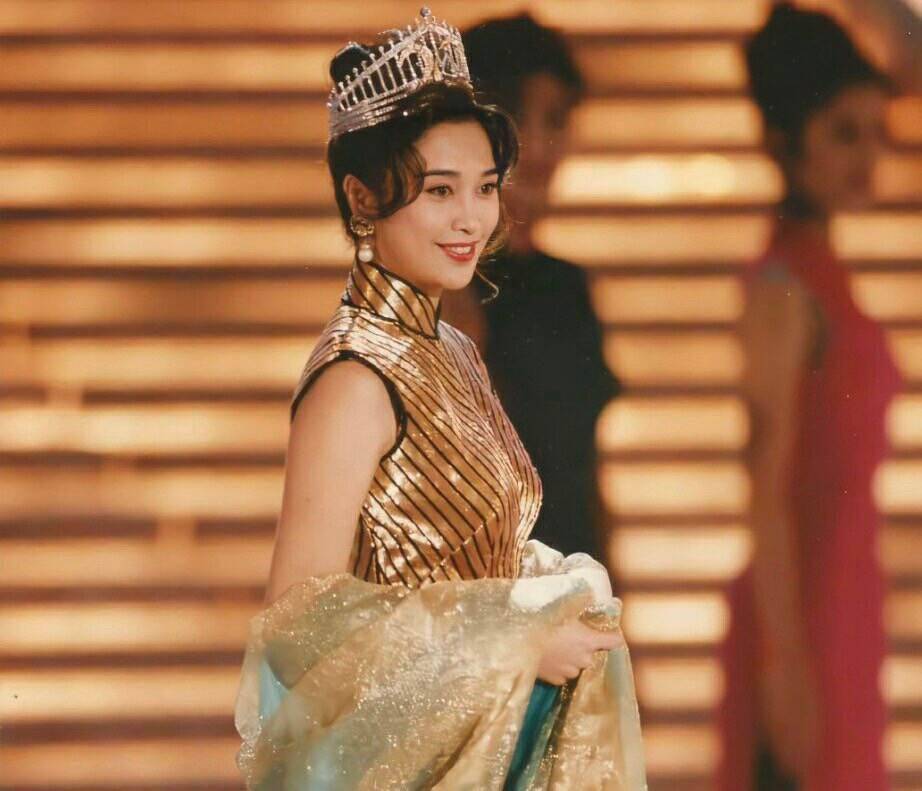 原创卢淑仪花2583万首次以个人名义置业丈夫李克勤哭穷或许是玩笑话