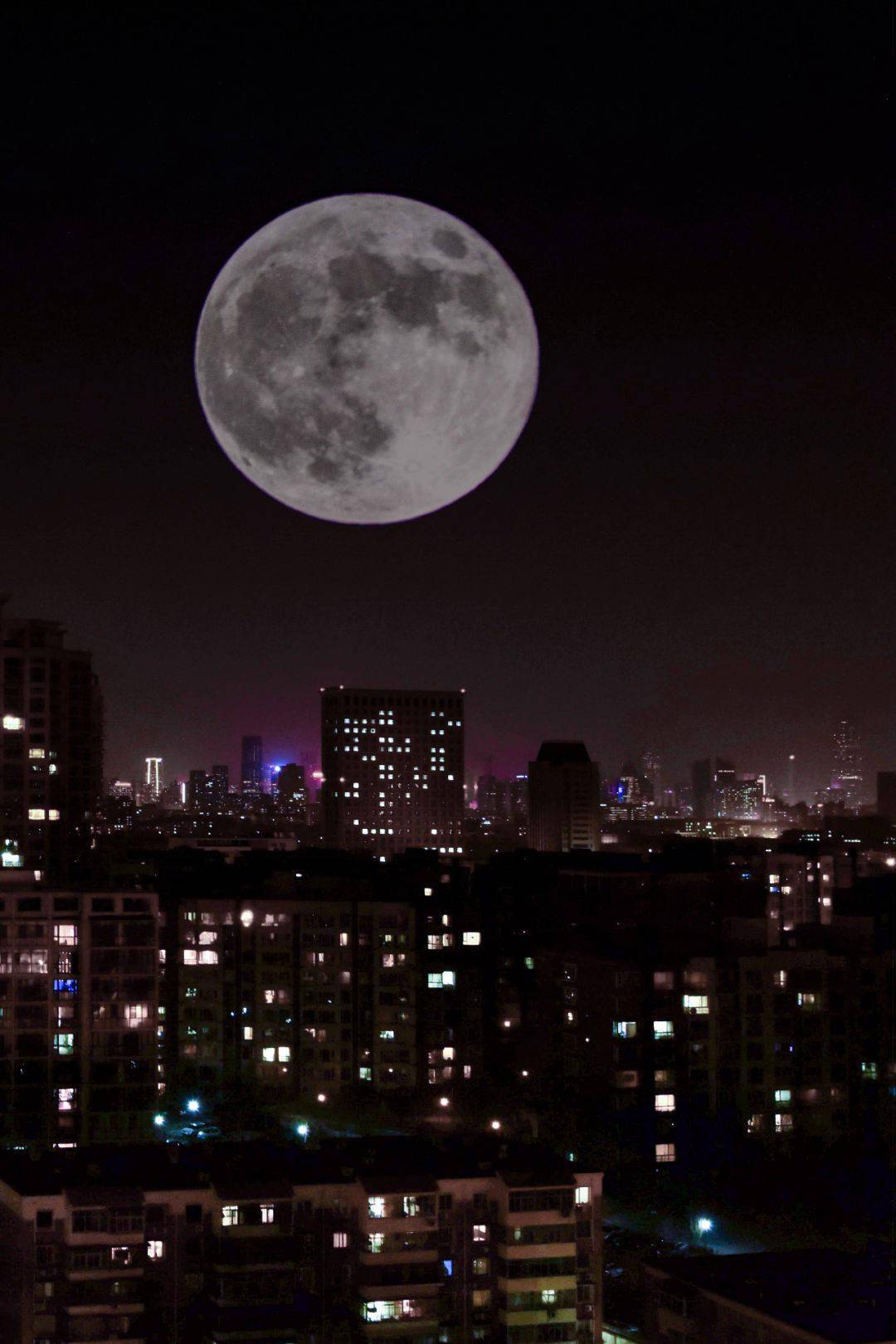 天上圆月 人间灯火摄影 王振琦我的天呐超级月亮 月全食阵雨 多云