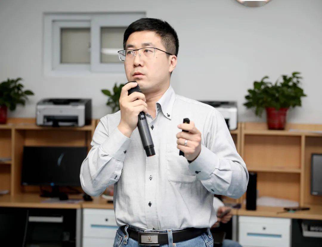 在随后的讨论环节,北京天坛医院万伟庆教授,山西医科大学核医学科武志