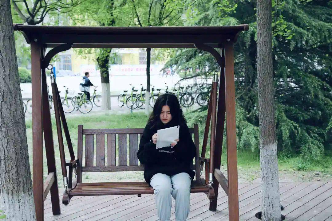 长椅事件 bb96aba2e7a84ec4b40a5d8ee1bbaf7b.jpeg
