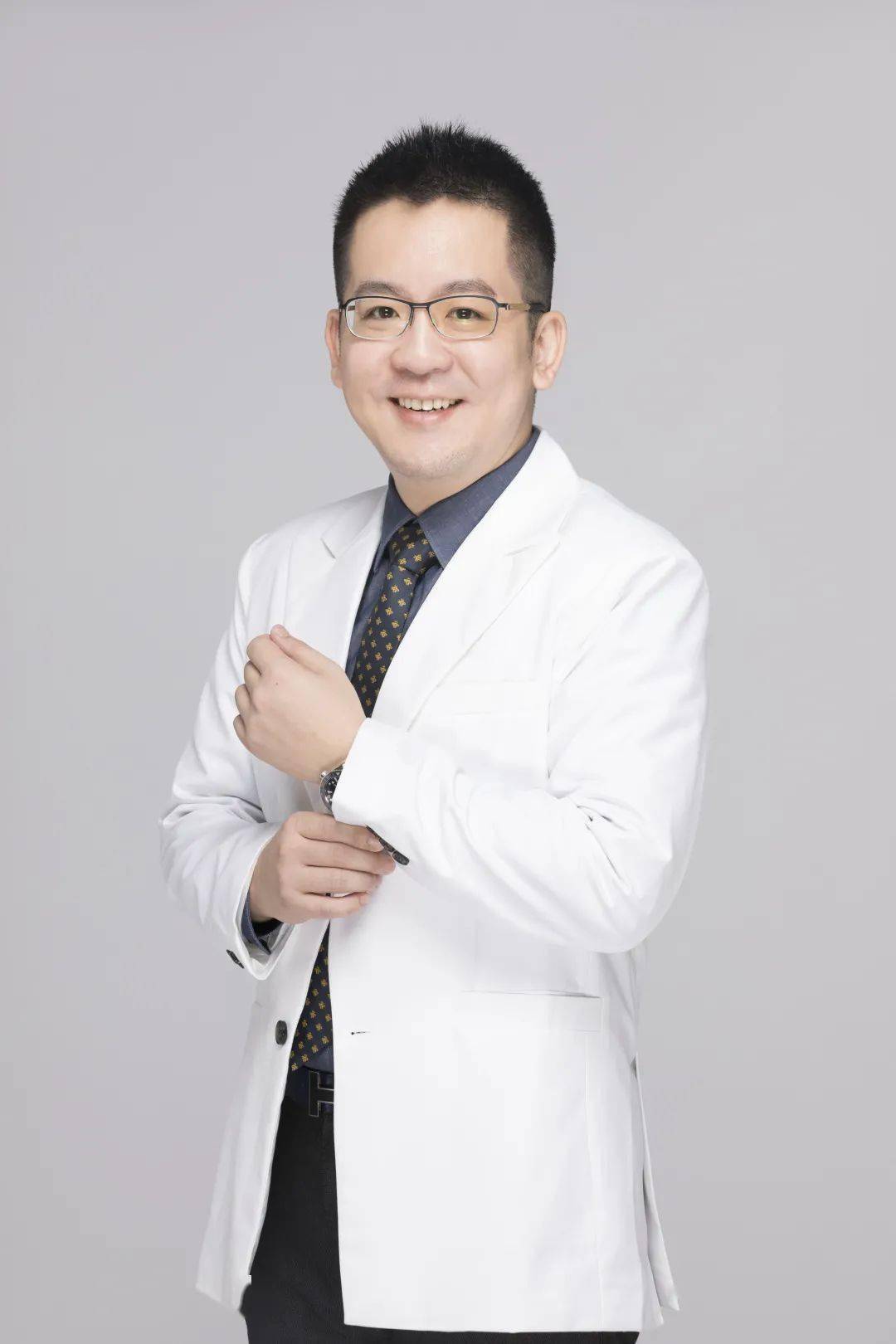 臻瑞汇美医疗美容诊所院长;中国台湾尼斯诊所医师;媛颂医疗集团特约