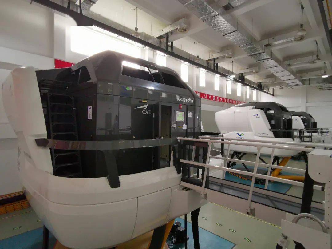 国产支线飞机arj21700全动飞行模拟机研制运营发展