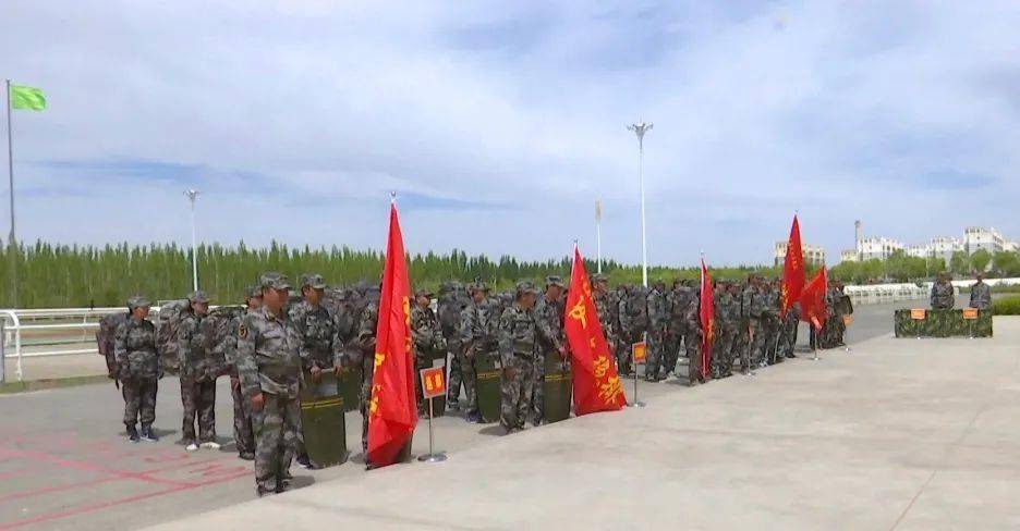 【时政快讯】酒泉军分区司令员魏军良出席阿克塞县2021年度民兵组织