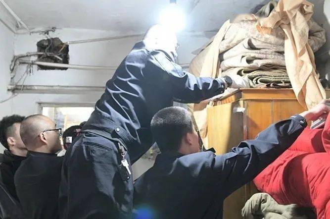 二连浩特一男子作案百余起被逮捕曾被判刑9年