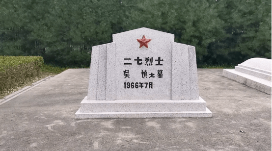 闪亮的足迹二七烈士墓永恒的二七精神