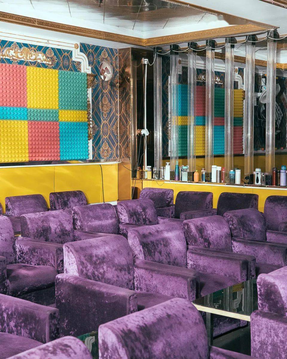 上海舞厅:地板会动,灯会熄,中老年的欲望星球