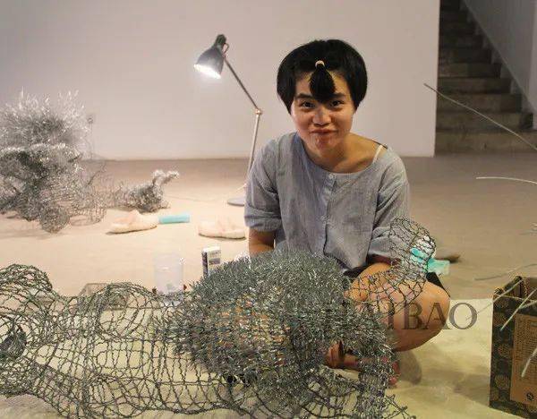 脱光就是艺术?央美女生裸睡展览,网友好奇:"被亲戚看到咋办?