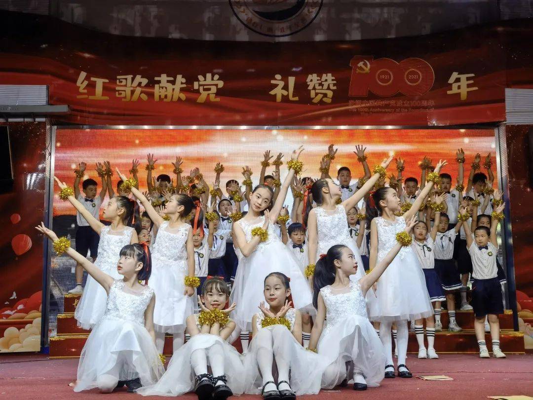 今年最火的小学合唱歌曲 c0ec5dd4dd7443a9ae522e37ad39a827.jpeg
