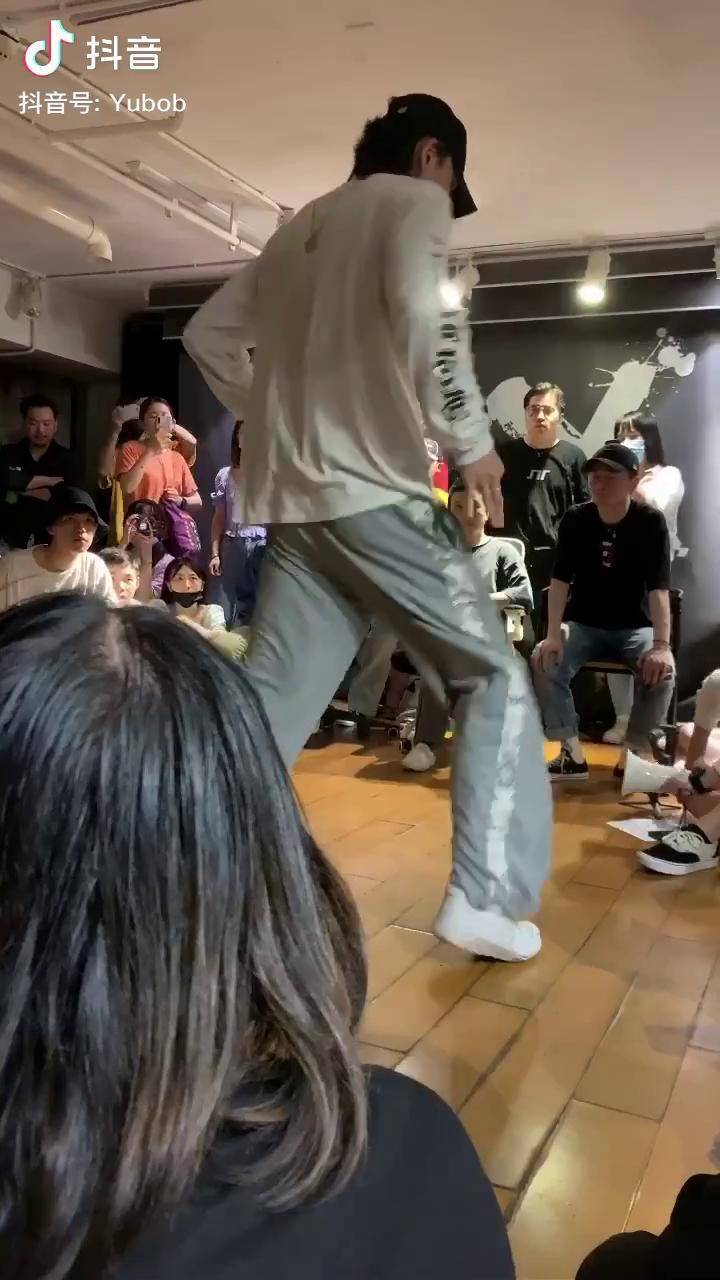 昨天比赛跳的十分迷惑popping街舞震感舞