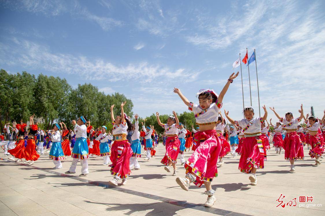 【光明图刊】最炫民族风 多彩迎六一