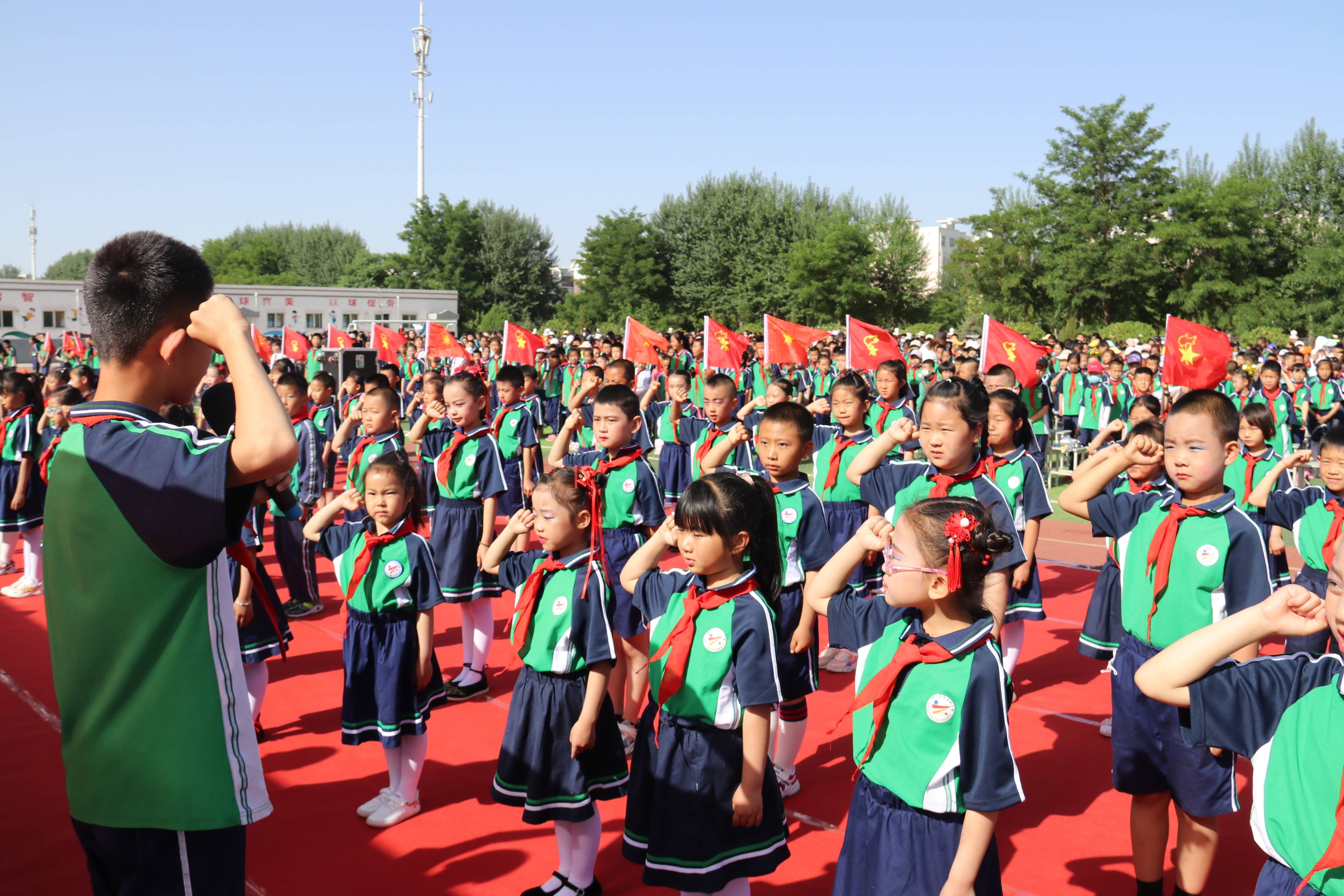 银川市中关村小学举行庆六一红色经典诵读大赛