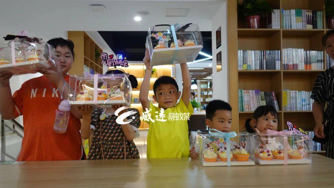 小朋友做蛋糕氛围图 0c95512586884d609c2e6b3ba92781da.jpeg