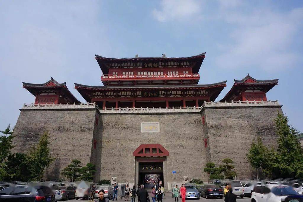主体完工襄阳这个新地标亮相