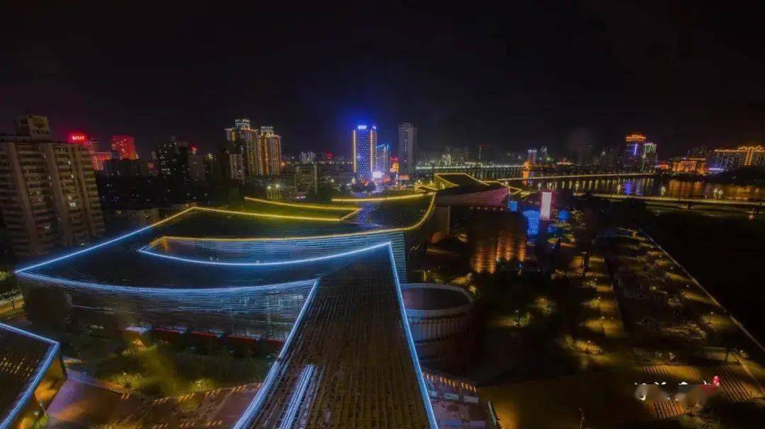 白昼黑夜变换间,宝鸡市文化艺术中心,让我们开始沉浸入这曼妙的文化