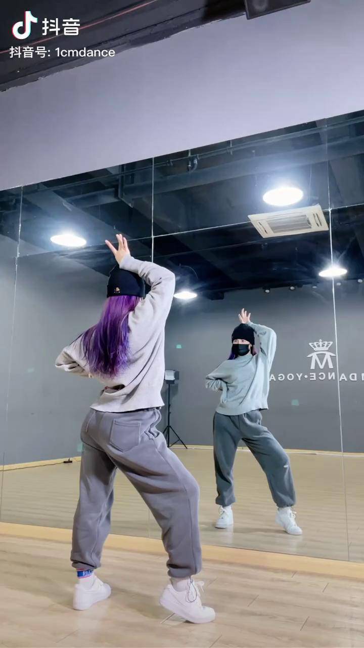 泫雅imnotcool舞蹈版搞笑跳出了男伴舞的感觉