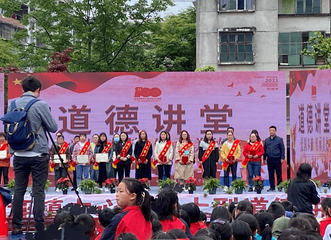 快来看看,咸丰红领巾不一样的"六一"献礼!_中小学