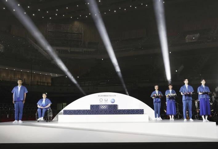东京奥运会颁奖台音乐礼仪人员服装亮相