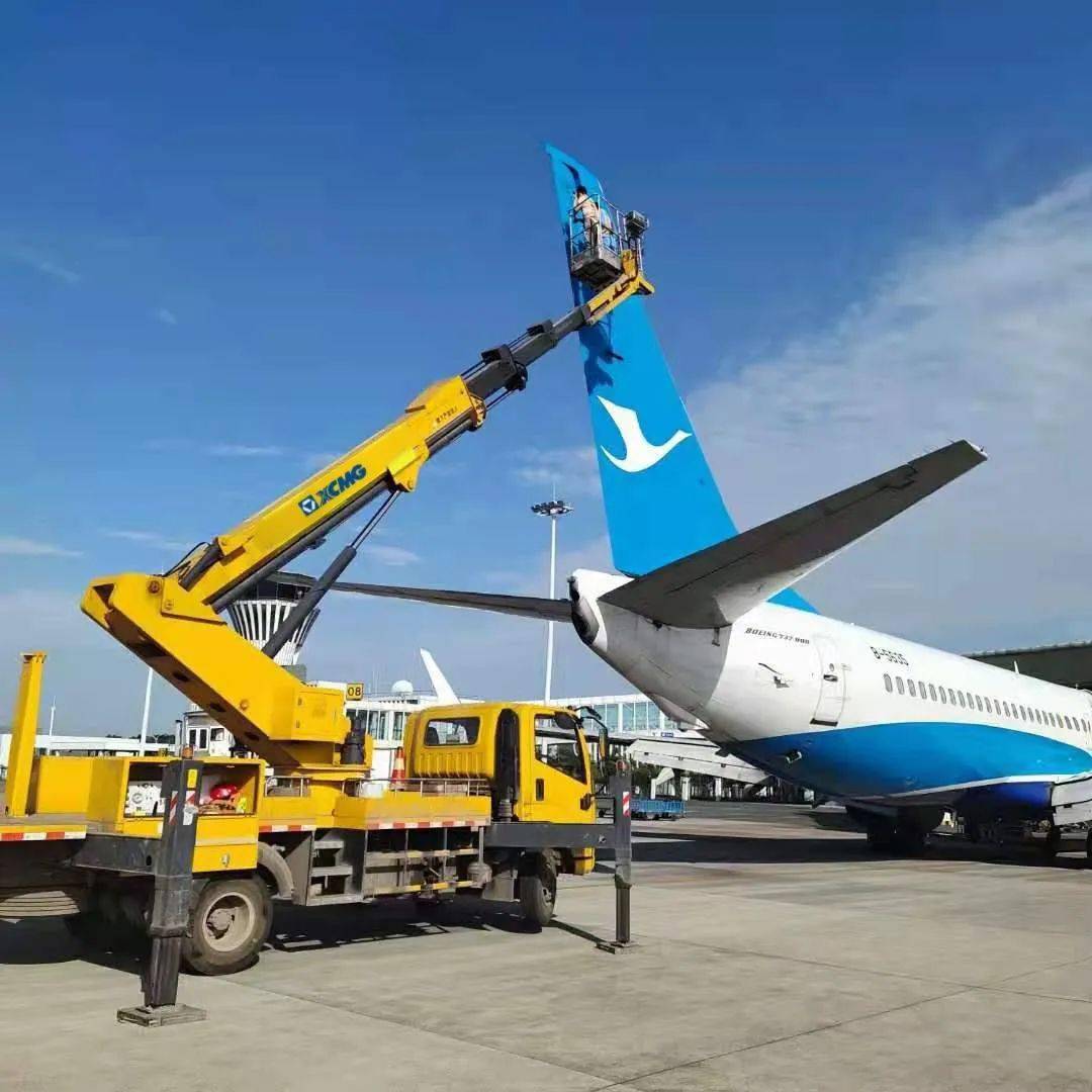 此外,在城市照明,路灯养护等方面发挥着重要作用的徐工高空作业车