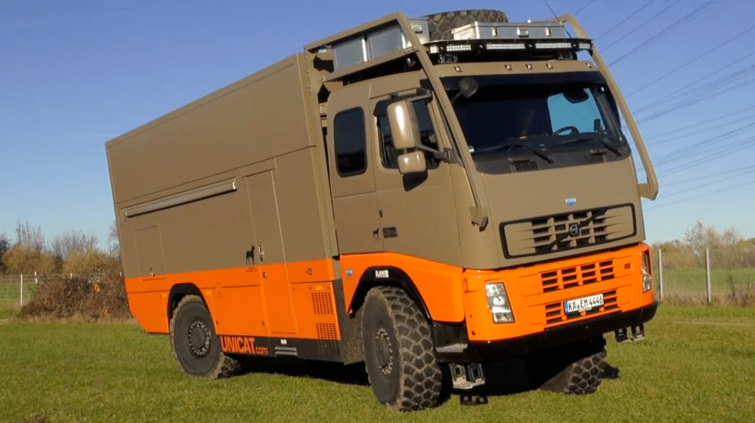 利用沃尔沃 fh12卡车改造而成,车长8775 毫米,宽2492 毫米,高3976