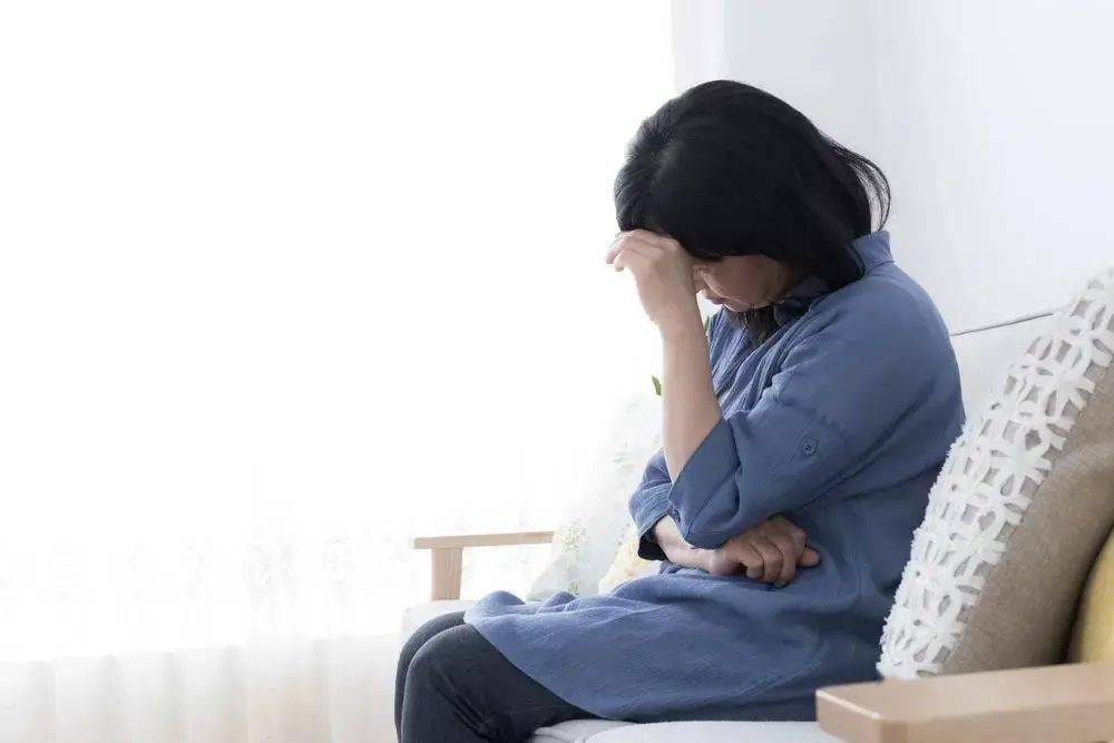 警惕!经常手麻是危险信号,身体可能暗藏这5种问题