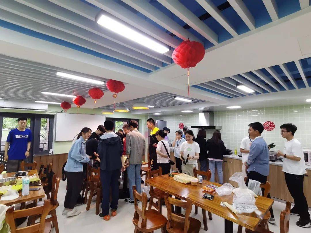 快乐万岁用韩语怎么写