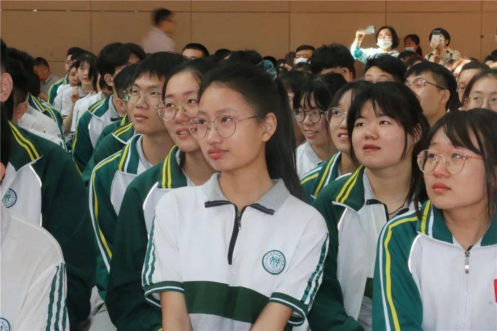 毕业季济南三中领秀校区高三学部举行毕业典礼