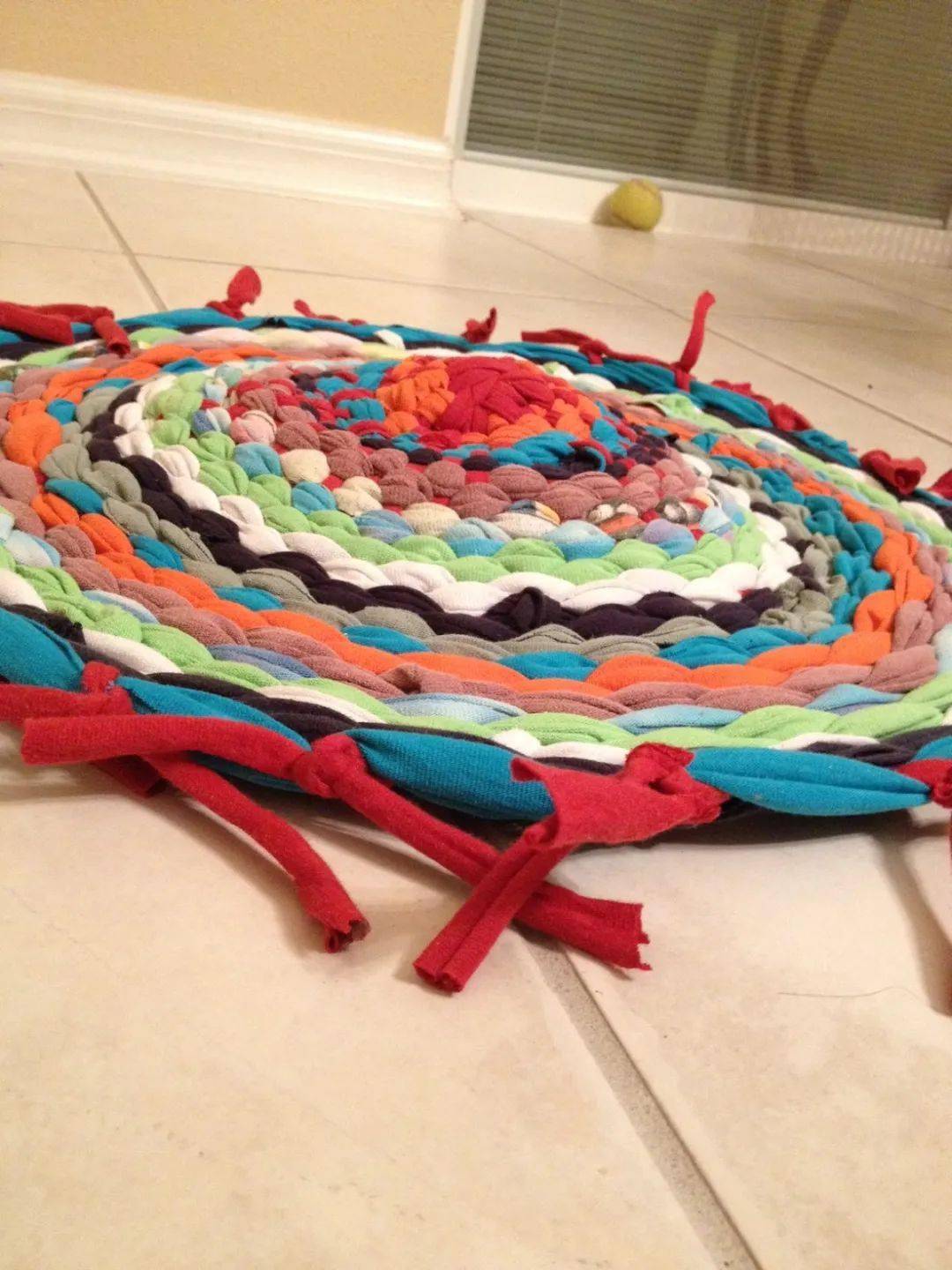 自从把旧t恤都剪了,家里的垫子多得用不完!_布条