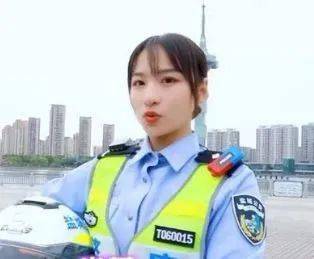 温州网红女交警子颜图片