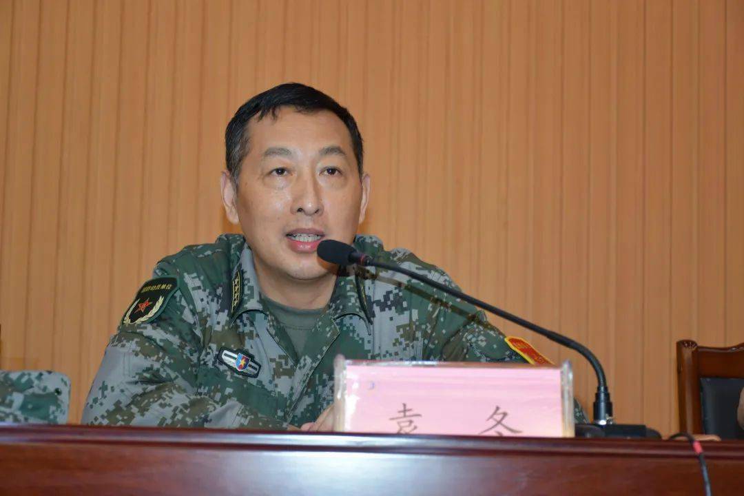 动员会上,军分区袁冬政委作动员讲话,黄淮学院王冰副书记进行致辞,驿