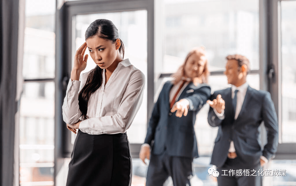 在公共场合很拘谨，说明三件事，这样的人一般没多大出息_公众
