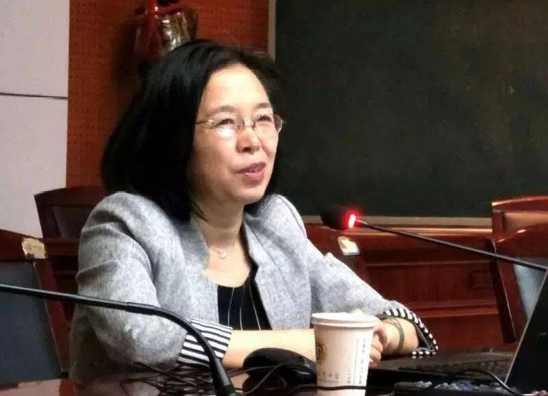 正高级教师,长沙市语文名师工作室首席名师蒋雁鸣老师多次来校开展