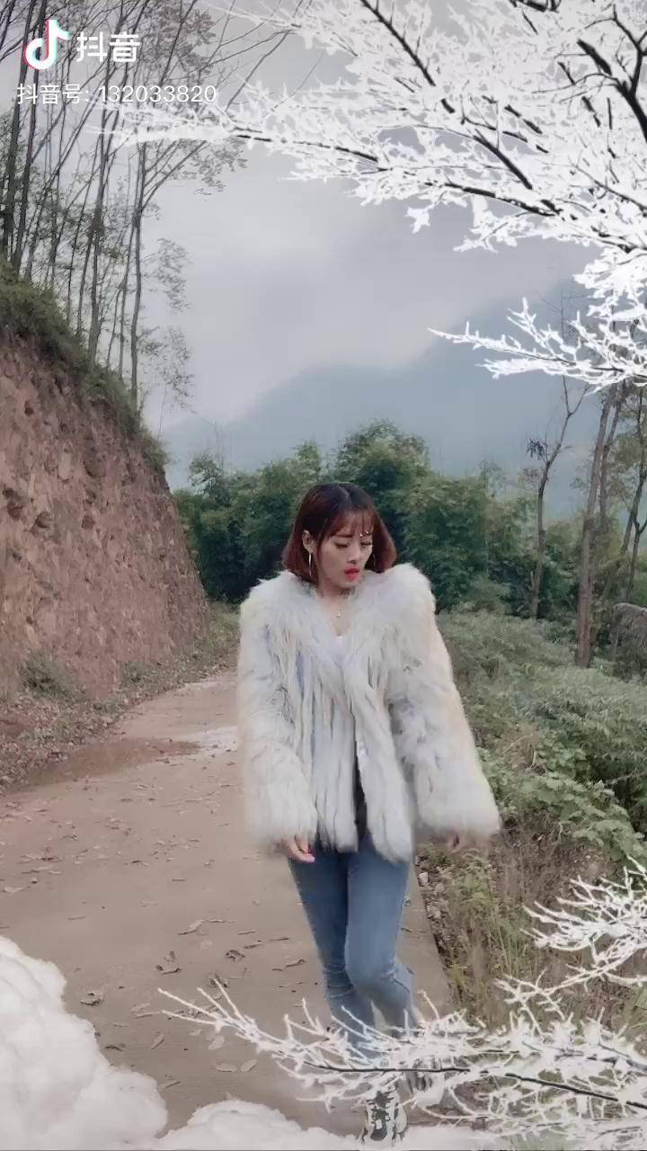 不与谁争锋,做好自己! 雪花飘飘北风萧萧