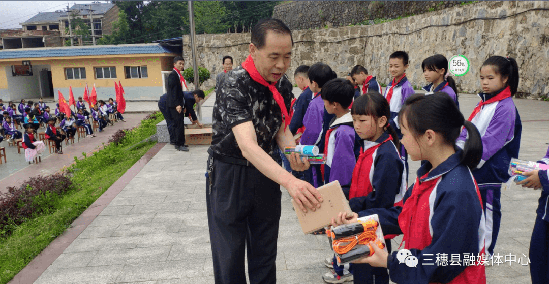 三穗縣關工委黨史教育進校園