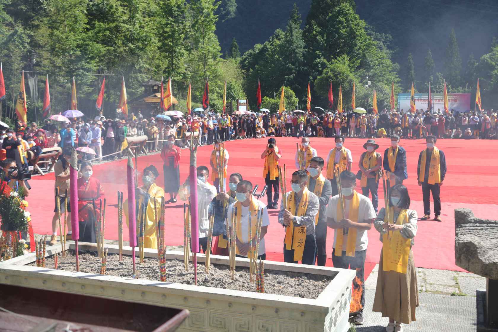 三省四地三陵一坛共祭炎帝始祖神农架举办辛丑年华夏始祖炎帝祭祀大典