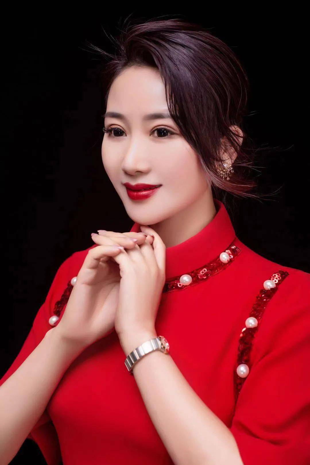 雷蕾:陕西省广电协会播音主持委员会常务委员,商洛广播电视台播音部