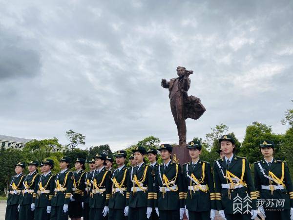 吴为山塑聂耳像在昆明学院揭幕