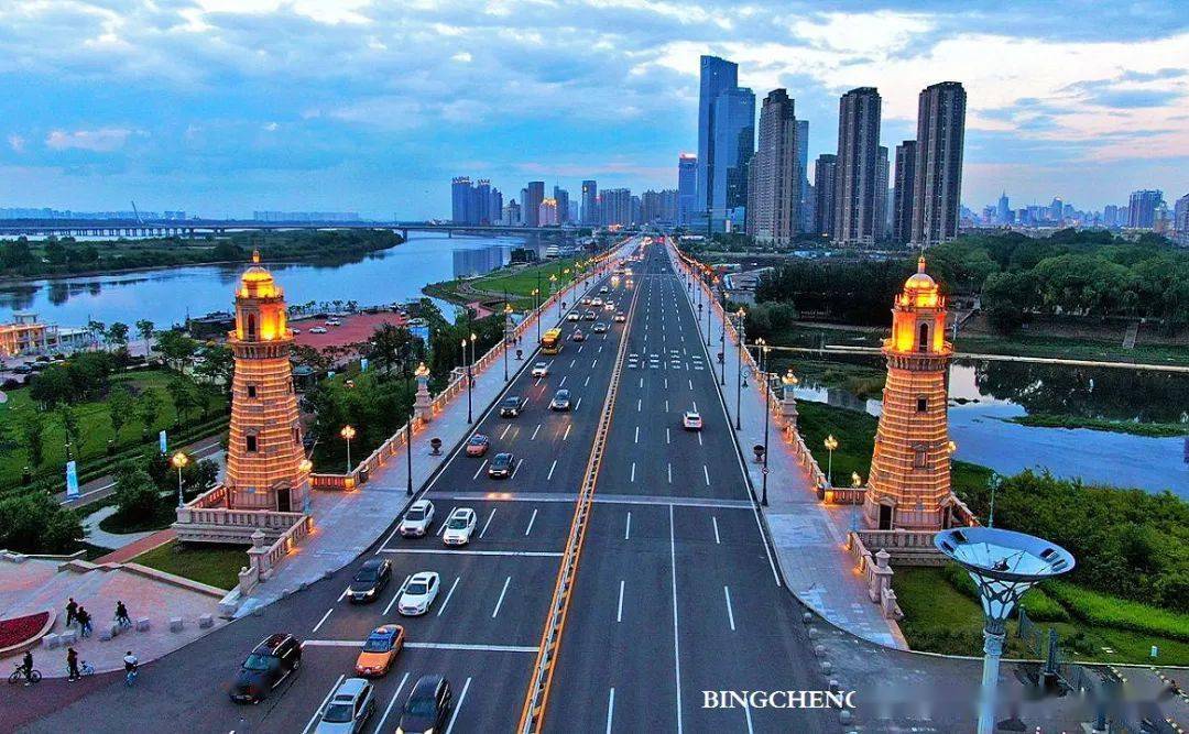 美丽的哈尔滨外滩松花江上舞探戈