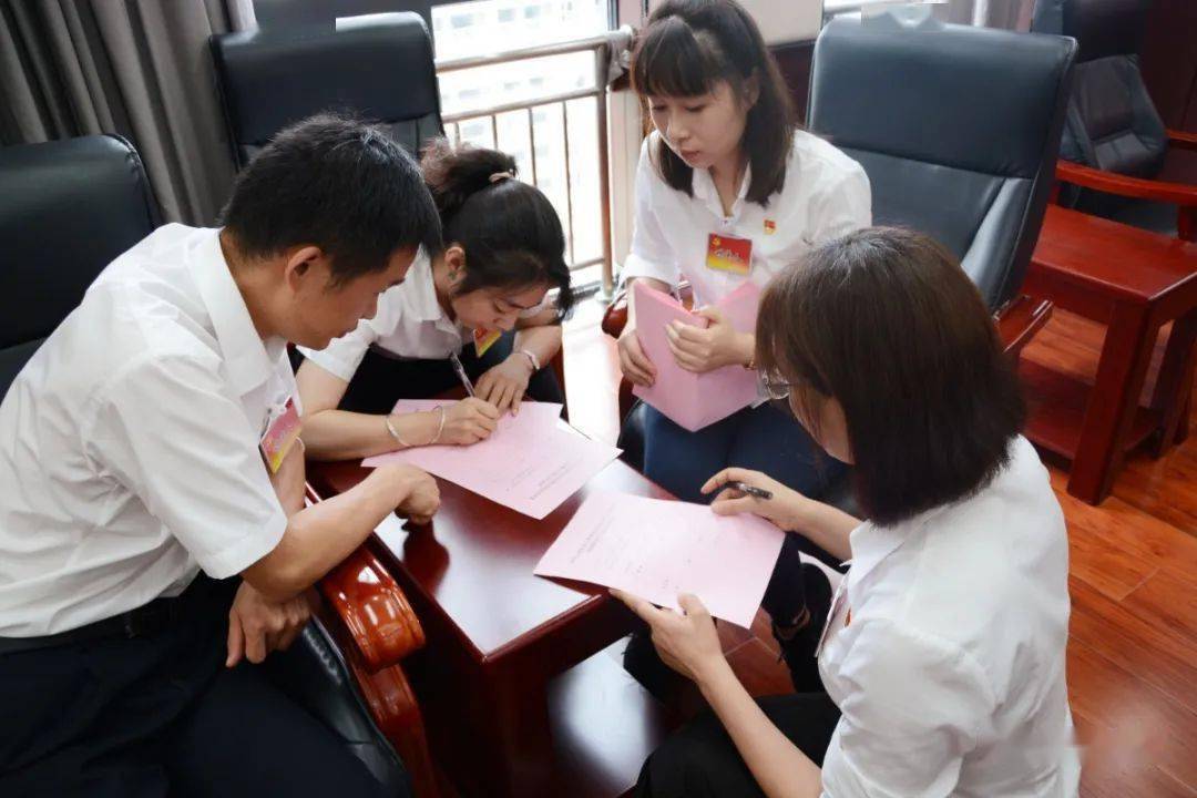 委员是什么职位 ff4a9e774c2e4fd39c1b9dee8de56b58.jpeg