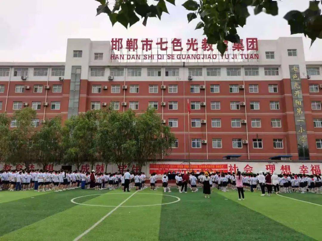 庆六一颂党恩献爱心助教育中国书画研究平台走进丛台区七色光小学举办