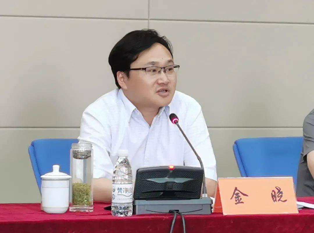 镇长金晓作讲话,并提出五点要求:01坚定工作信心02