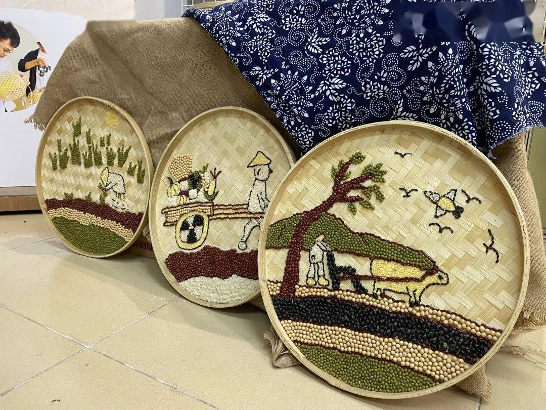 校内著名非物质文化遗产"三灶鹤舞","三灶民歌"以及"三灶编织"的基本