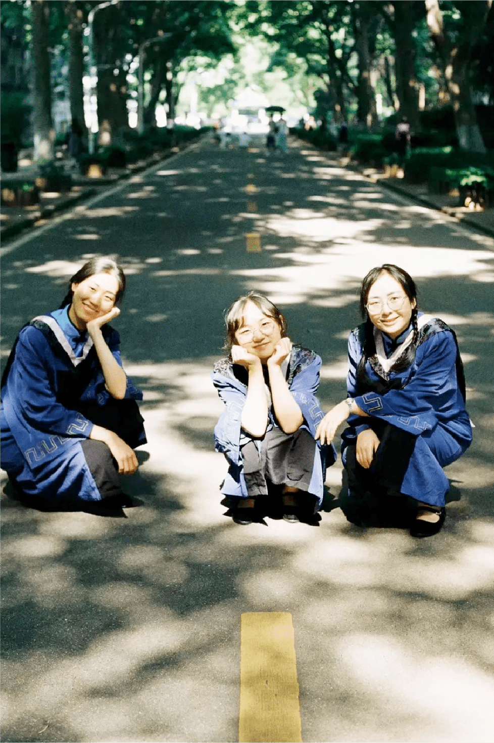 华师集体照走红后用50张毕业照把青春寄给你