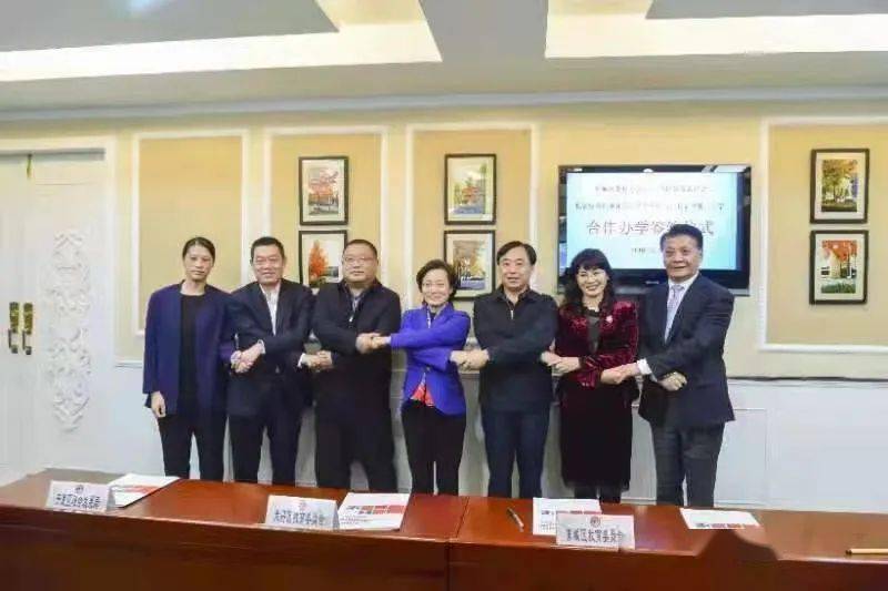 二中学校校长 8e32a5ac6a794468b48f1960b61efc82.jpeg