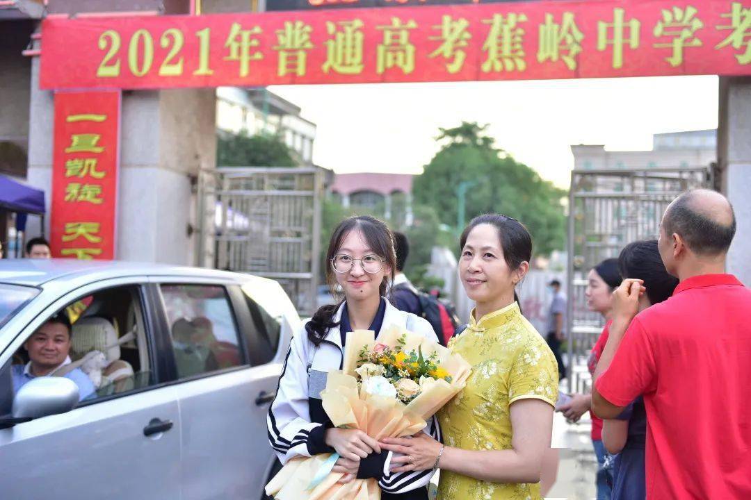 期间道路交通,治安秩序井然全力保障了蕉岭中学考点及其周边尽忠职守