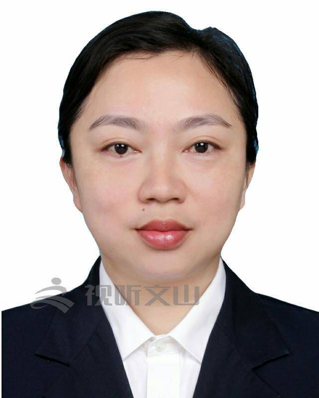 女,傣族,生于1981年12月,现年39岁,于1999年9月参加工作,先后在砚山县