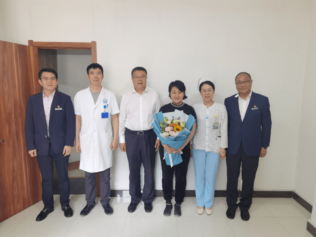 节日慰问送温暖丨吉大一院领导慰问援萨援疆医疗队队员家属